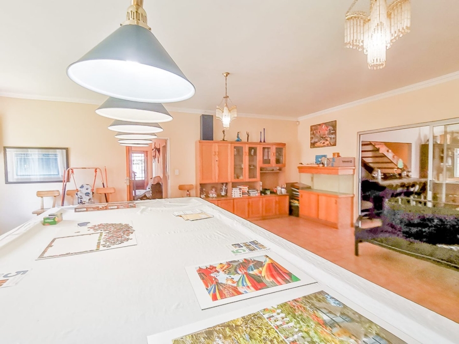 7 Bedroom Property for Sale in Parklands Western Cape